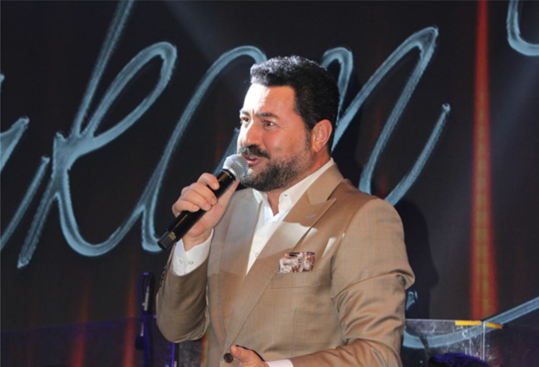 Başarılı şarkıcı Serkan Kaya, önceki akşam Kıbrıs Girne’deki Chamada Prestige Hotel’de sahne aldı.